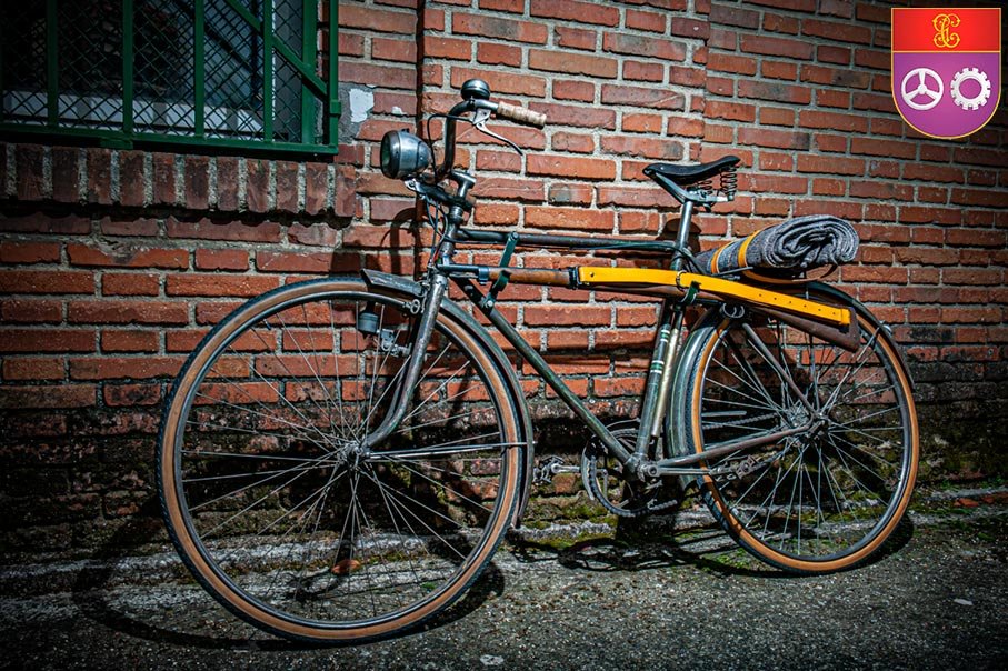 Bicicleta antigua del Servicio de Material Móvil (Automovilismo)