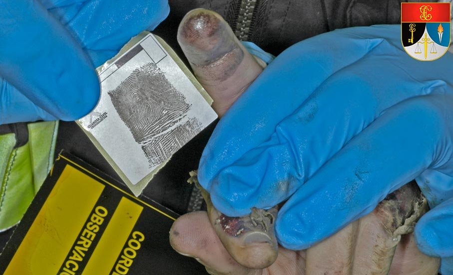 Identificación de huellas dactilares de la Criminalística Guardia Civil