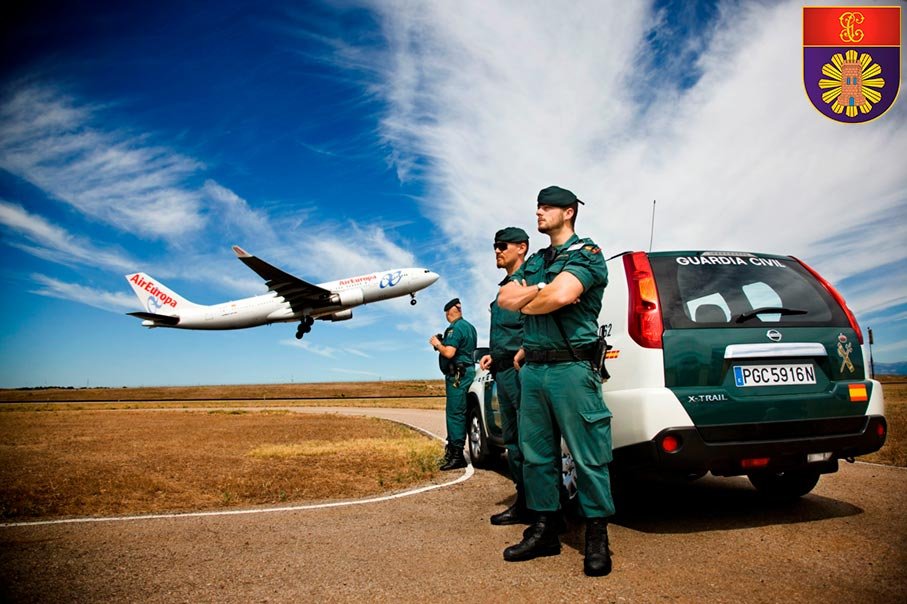 Vigilancia y protección en aeropuertos del Servicio Fiscal y Fronteras