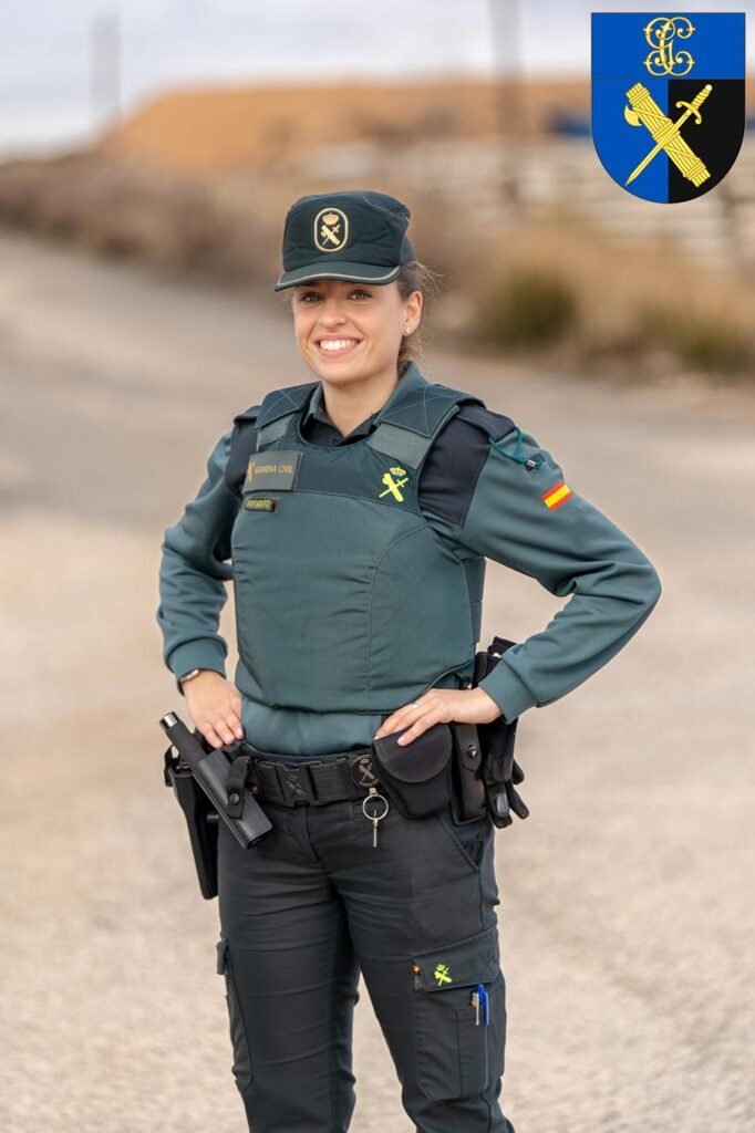 Seguridad Ciudadana agente mujer sonriendo