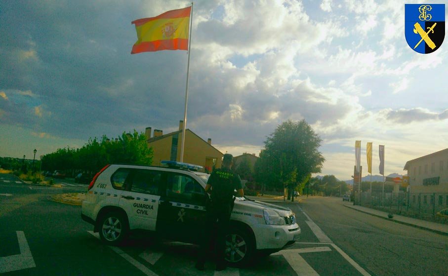 Seguridad Ciudadana patrulla y bandera de España