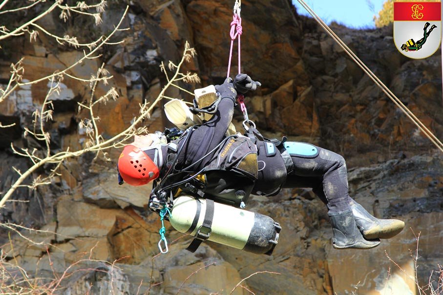 Buceador Técnico de la Guardia Civil en una especialidad de alto riesgo
