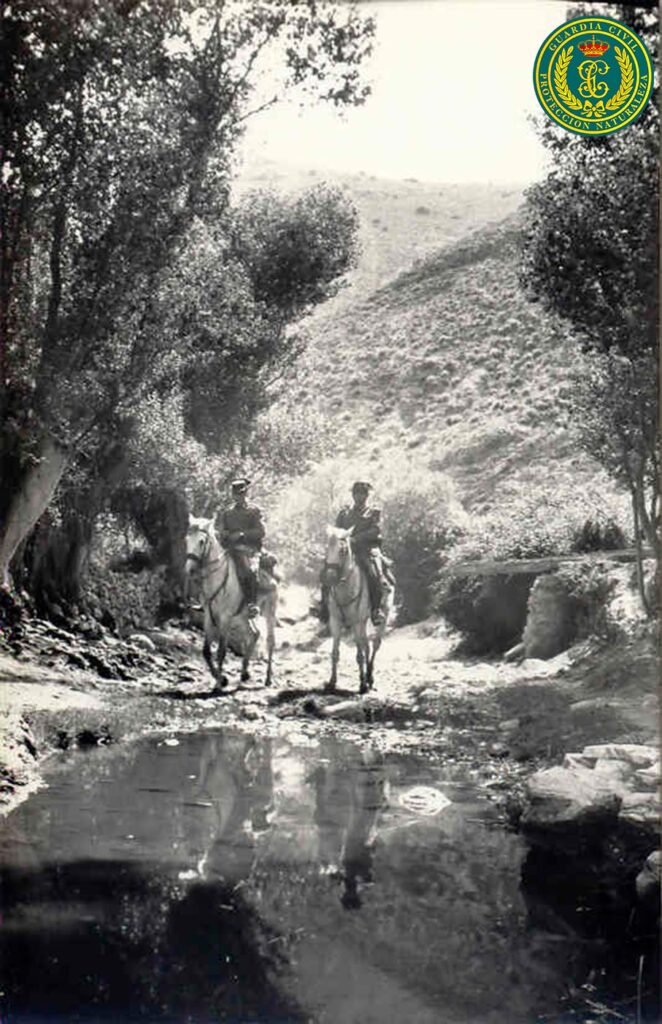 Guardia Civil realizando servicios de patrulla en zonas rurales históricas