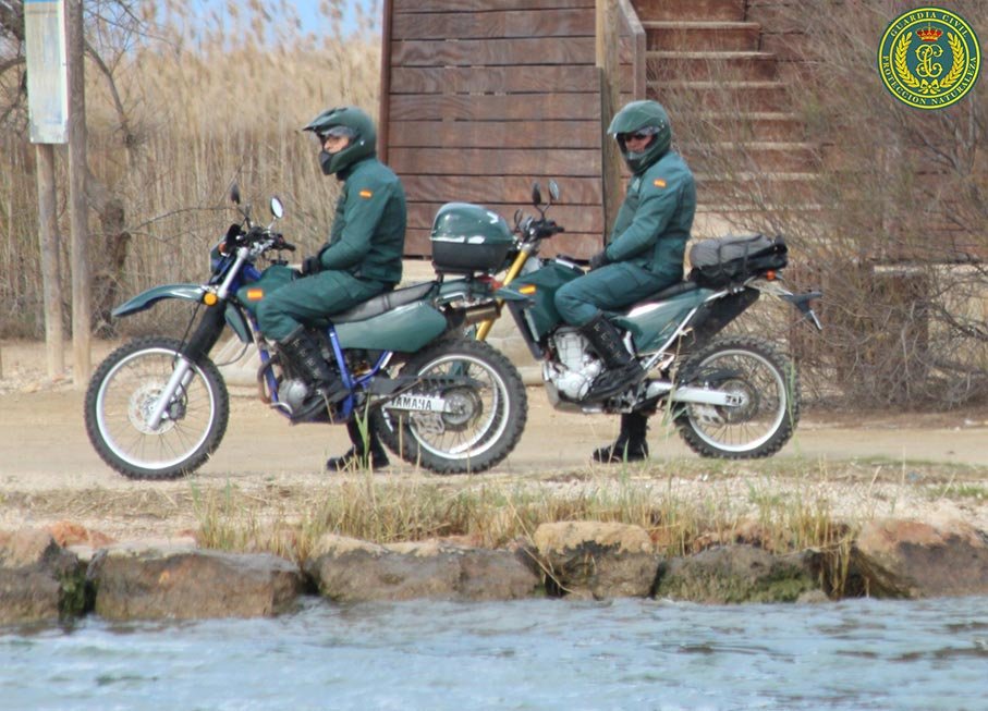 Guardia Civil del SEPRONA realizando vigilancia medioambiental