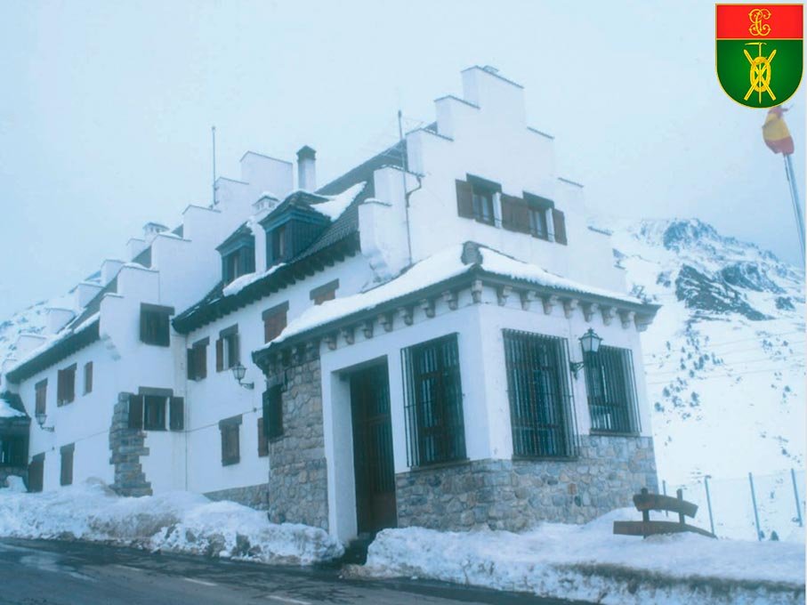Centro de Adiestramientos Específicos de Montaña (CAEM) en Jaca durante el invierno