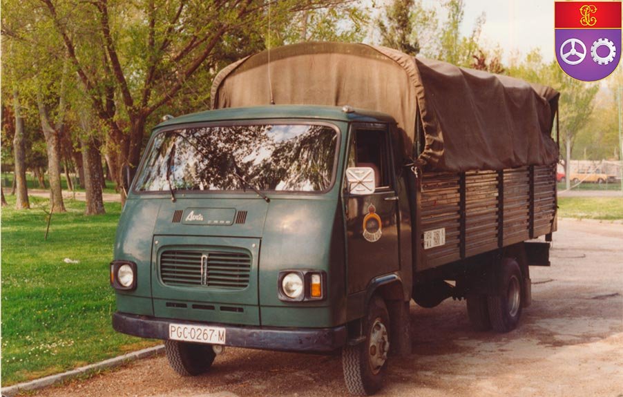 Camión Avia histórico del Parque Móvil de la Guardia Civil utilizado para transporte logístico.