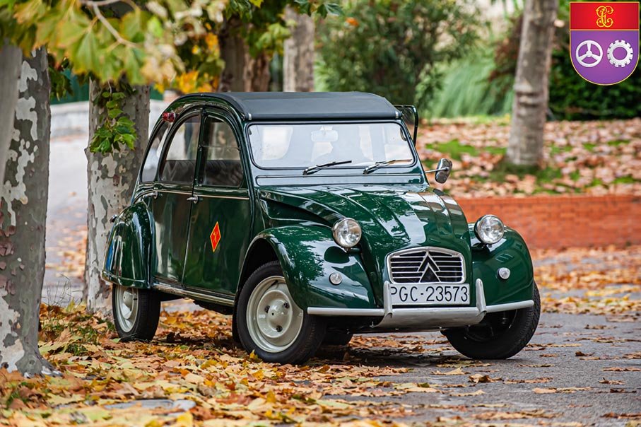Citroën 2CV clásico de la Guardia Civil utilizado en labores de patrulla rural.