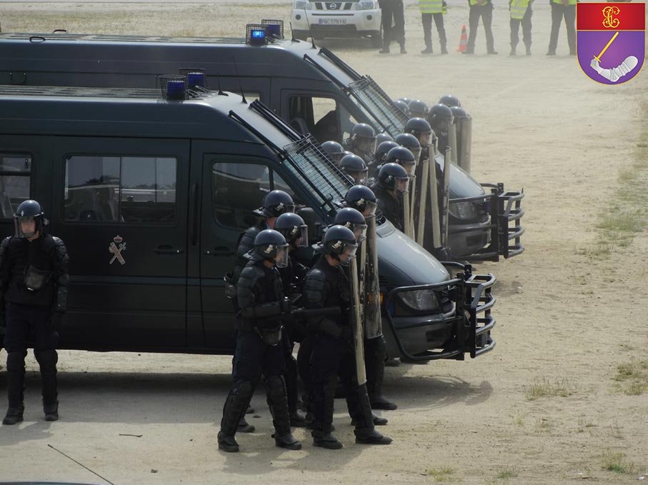 Dispositivo de control de masas Guardia Civil con unidades antidisturbios de la ARS