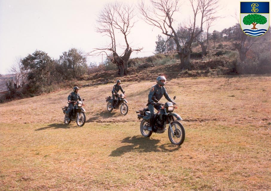 Especialistas SEPRONA patrullando en motocicleta todoterreno