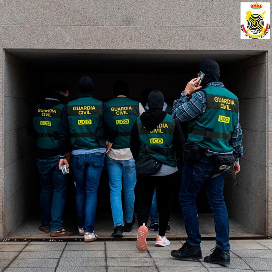 Agentes de la UCO en operativo del Grupo de Delitos Telemáticos de la Guardia Civil