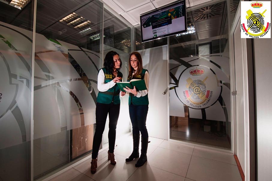 Labor investigadora del Grupo de Delitos Telemáticos en dependencias técnicas