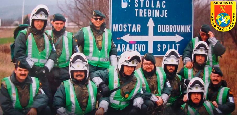 Guardias civiles desplegados en Bosnia en 1996 durante misión internacional bajo mandato de la OTAN