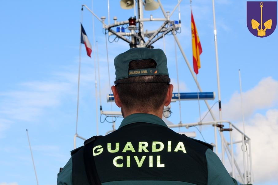 Vista aérea del buque oceánico del Servicio Marítimo de la Guardia Civil, empleado en misiones de control migratorio, narcotráfico y cooperación internacional.