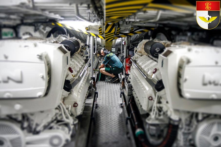 Mecánico mantenimiento motores aeronaves Guardia Civil