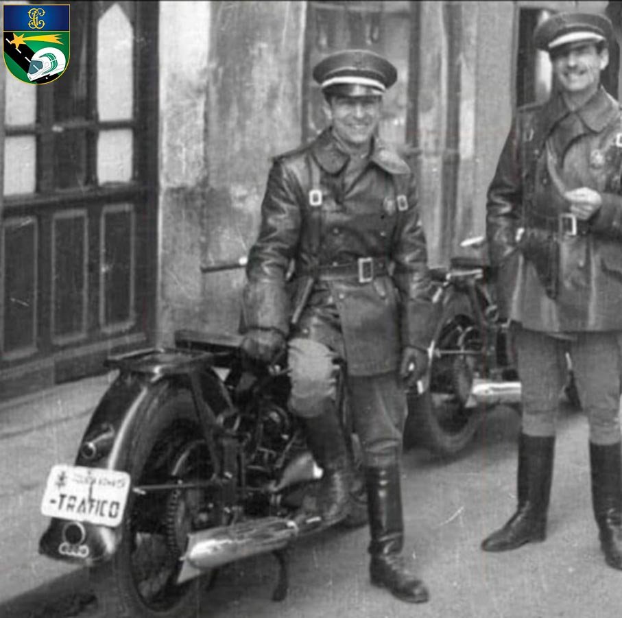 Motoristas de Tráfico en los inicios de los equipos de atestados de la Guardia Civil
