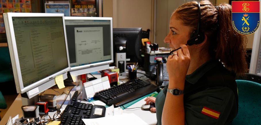 Equipo de la Guardia Civil desempeñando funciones propias de la subespecialidad de Gestión Económica y Técnica, incluyendo control contable, tramitación y apoyo administrativo.