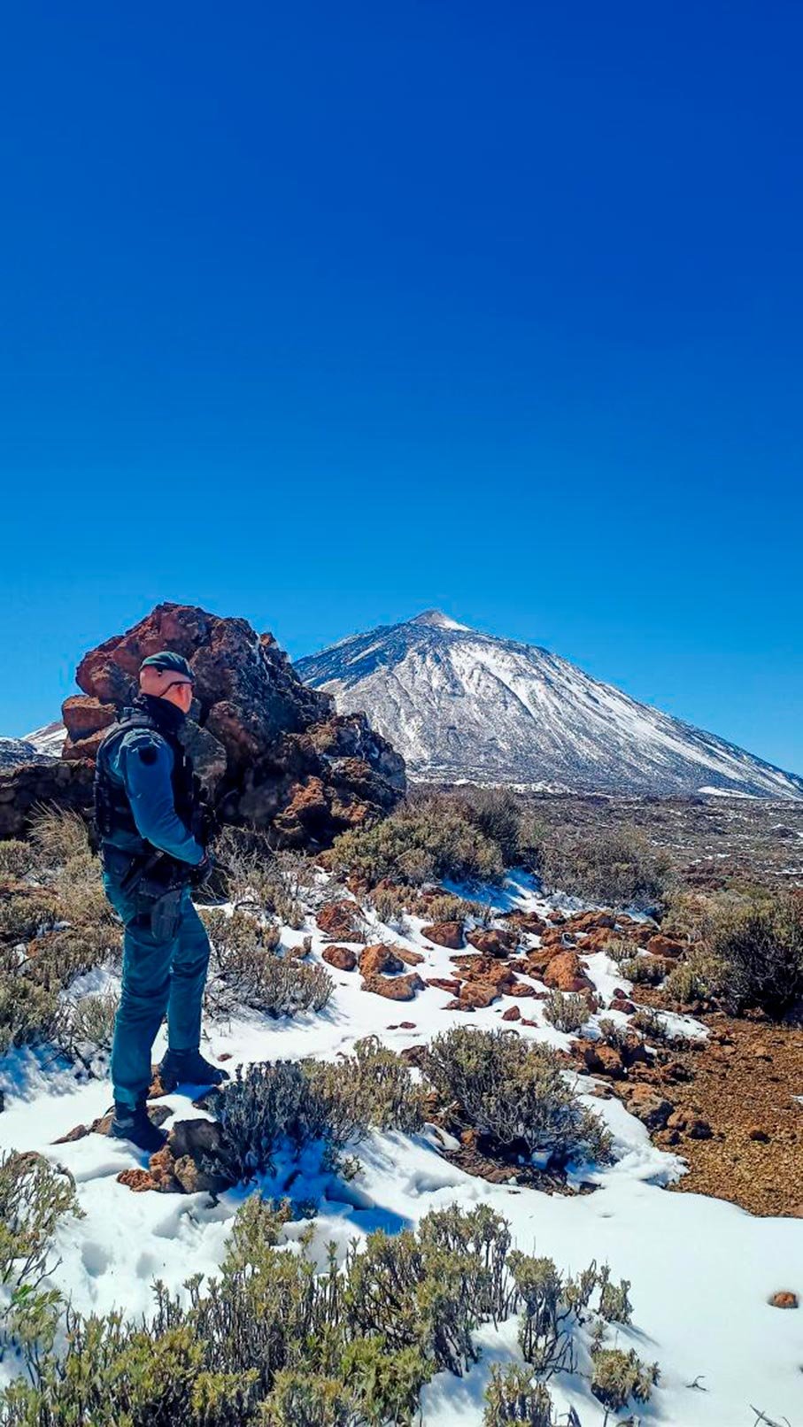 Agente de la USECIC de la Guardia Civil en entorno rural de Tenerife