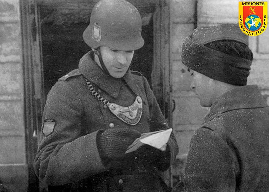 Guardia civil realizando control en Rusia 1942