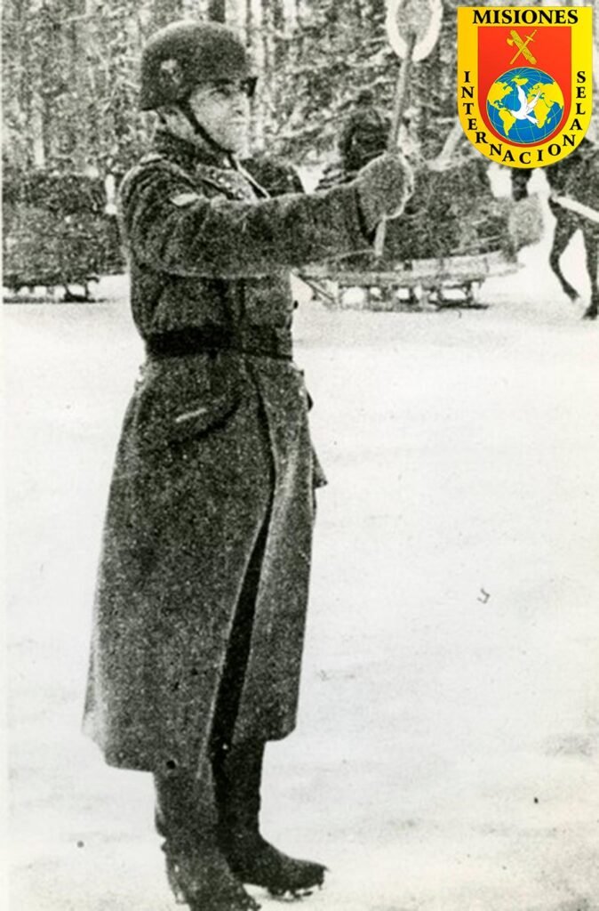 Guardia civil regulando el tráfico en el Frente del Wolchov, Rusia 1942