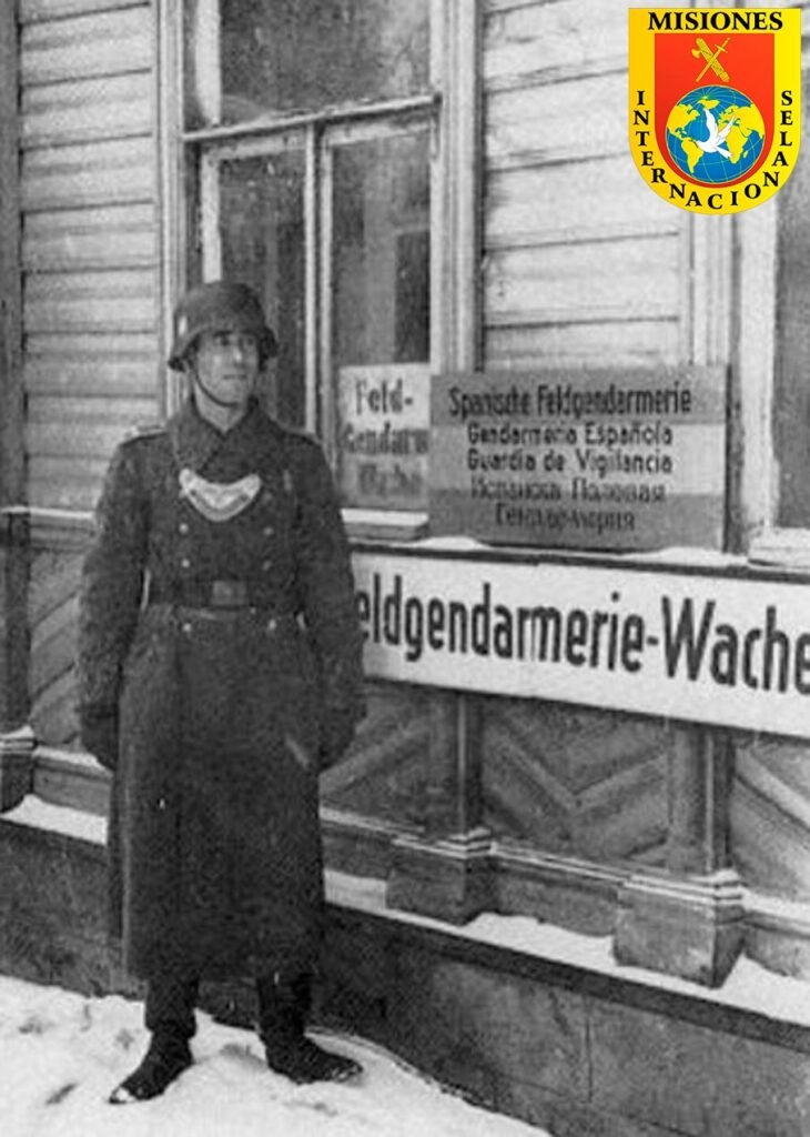 Guardia civil con uniforme de la Feldgendarmerie alemana