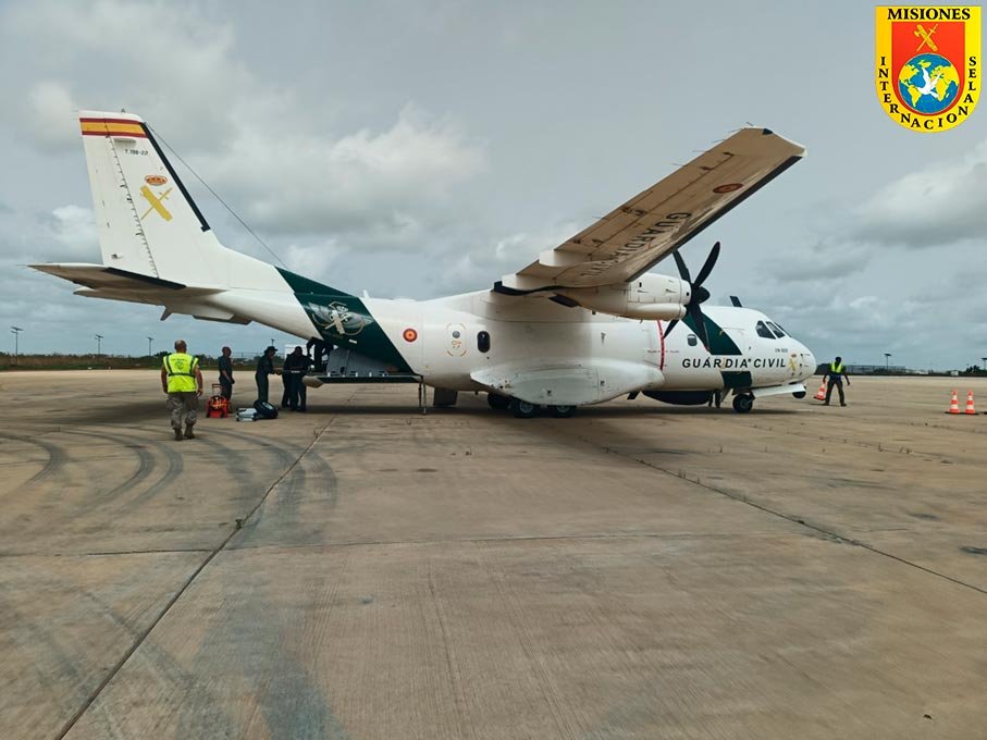 Avión CN-235 del Servicio Aéreo de la Guardia Civil desplegado en Dakar para vigilar las costas de Senegal y Mauritania.