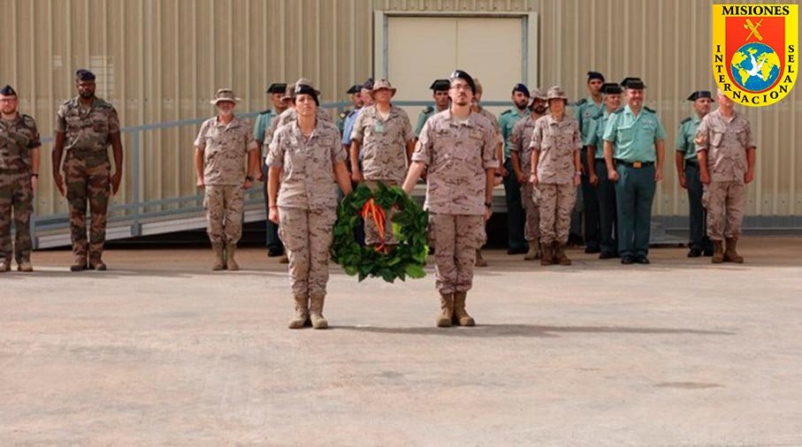 Miembros de la Guardia Civil y de las Fuerzas Armadas durante una ceremonia del Destacamento Marfil en Mauritania.