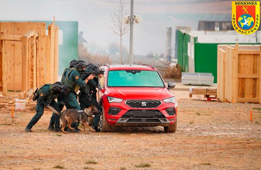Miembros del Grupo de Acción Rápida de la Guardia Civil durante ejercicios de entrenamiento antiterrorista.