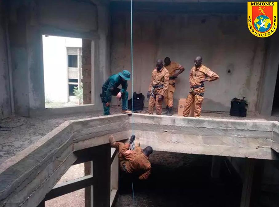 Guardia Civil impartiendo entrenamiento operativo a fuerzas de seguridad africanas dentro del Proyecto Blue Sahel.