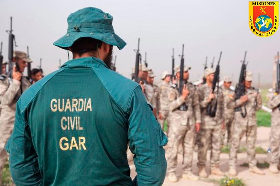Guardia Civil del GAR durante una formación con efectivos iraquíes en Besmayah