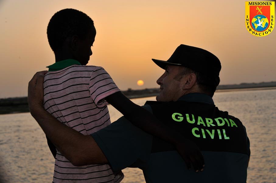 Agente de la Guardia Civil durante una misión de cooperación internacional en Mauritania.