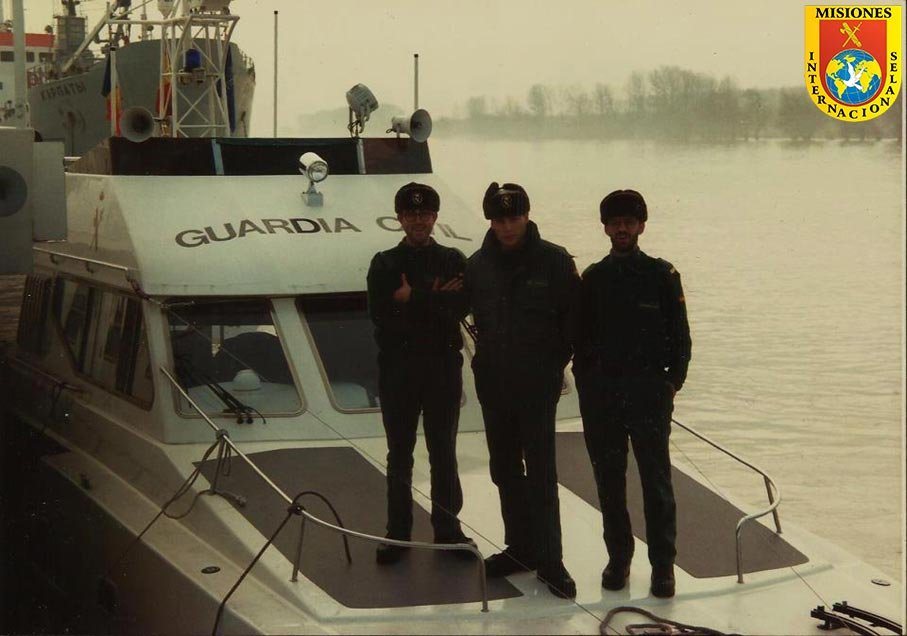 Guardias civiles desplegados en Bulgaria durante la Operación Embargo del Danubio.